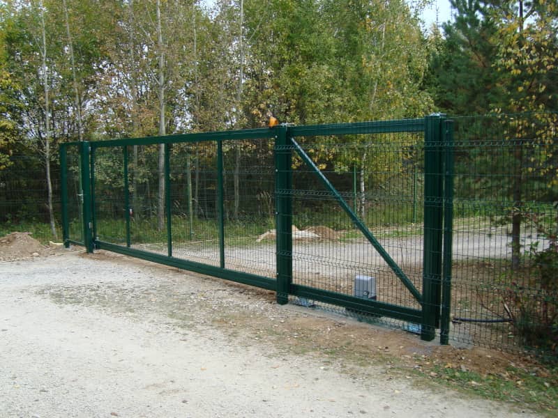 Сетчатый забор DoorHan в Уссурийске с установкой