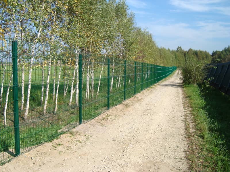 Сетчатый забор DoorHan в Уссурийске с установкой