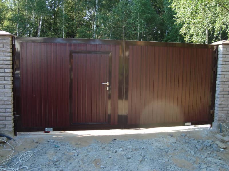 Уличные ворота DoorHan в Уссурийске с установкой