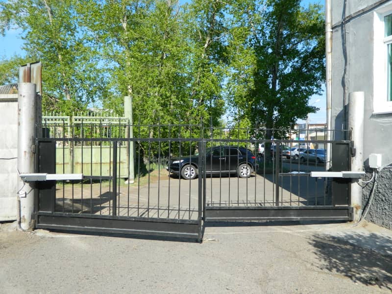 Уличные ворота DoorHan в Уссурийске с установкой